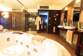 For You Hotel
