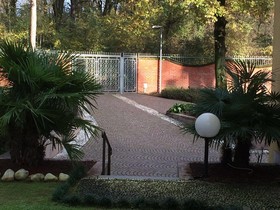 Bed & Garden