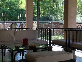 Bed & Garden