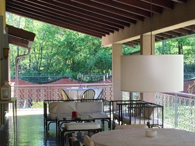Bed & Garden