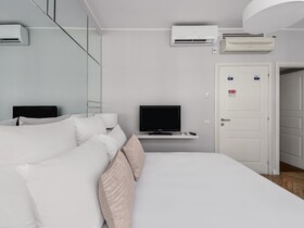 Adore Rooms & Apartments