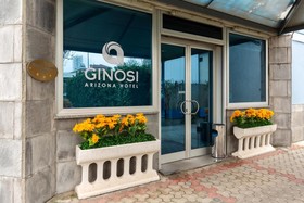 Ginosi Arizona Hotel