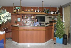 Ginosi Arizona Hotel