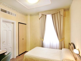 Puccini Hotel Milan, Tapestry Collection by Hilton