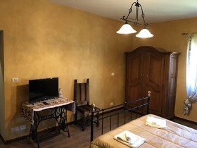 La Rosa Tra Le Vigne