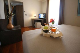 Jet Hotel