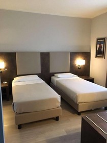 Jet Hotel