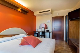 La Villa, Sure Hotel Collection by Best Western