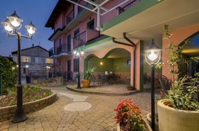 La Villa, Sure Hotel Collection by Best Western