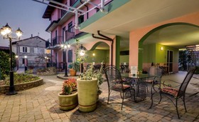 La Villa, Sure Hotel Collection by Best Western