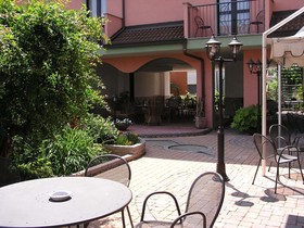 La Villa, Sure Hotel Collection by Best Western