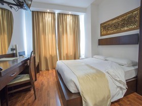 Aston Hotel