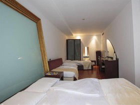 Aston Hotel