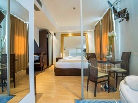 Aston Hotel