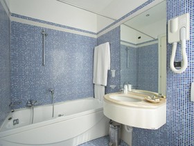 Aston Hotel