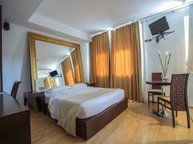 Aston Hotel