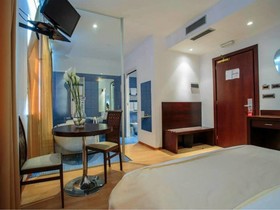 Aston Hotel