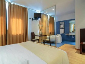 Aston Hotel