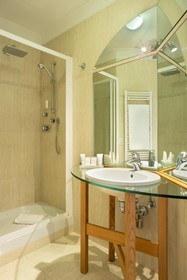 Dynasty Suites Downtown Apartments
