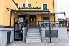 Blue Ribbon Hotel