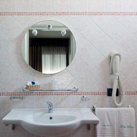 Blue Ribbon Hotel