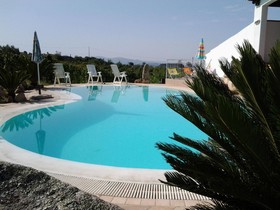 Bed and Breakfast Domo De Resteblas