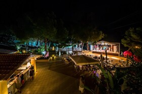 Rocca Dorada by Amareclub