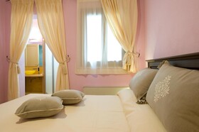 Piazza Azuni 18 Guest House