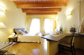 Piazza Azuni 18 Guest House