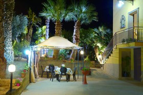 B&B Lekythos