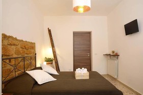 B&B Lekythos