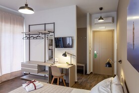 Five Rooms Brolo