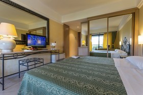 Fiesta Hotel Athènee Palace