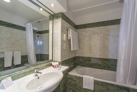 Fiesta Hotel Athènee Palace
