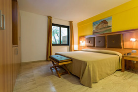 Fiesta Hotel Athènee Palace