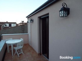 The House of Castle Apartments