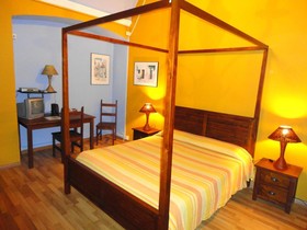 Holland International Rooms
