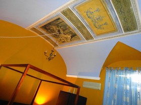 Holland International Rooms