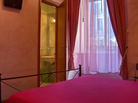 Holland International Rooms