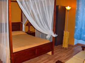 Holland International Rooms