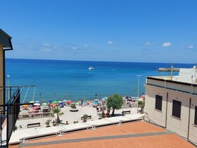 B&B Le Suites Di Costanza