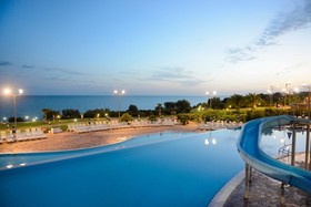 Serenusa Resort