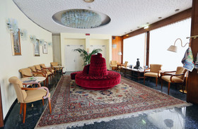 Royal Palace Hotel