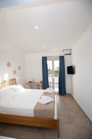 IzzHome Bella Vita Superior Room