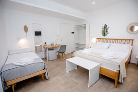 IzzHome Bella Vita Superior Room