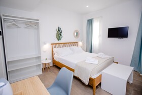 IzzHome Bella Vita Superior Room