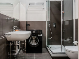 Suite In Center