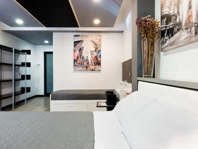Suite In Center
