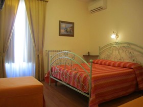 Hostel H24