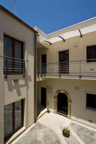 Kyanos Residence